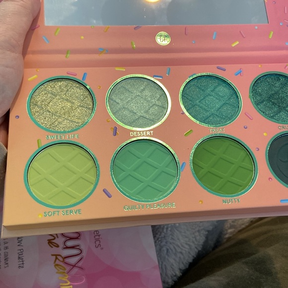 BH Cosmetics Sweet Shoppe collection in Pistachio (St. Patrick’s Day makeup!) - Picture 3 of 6